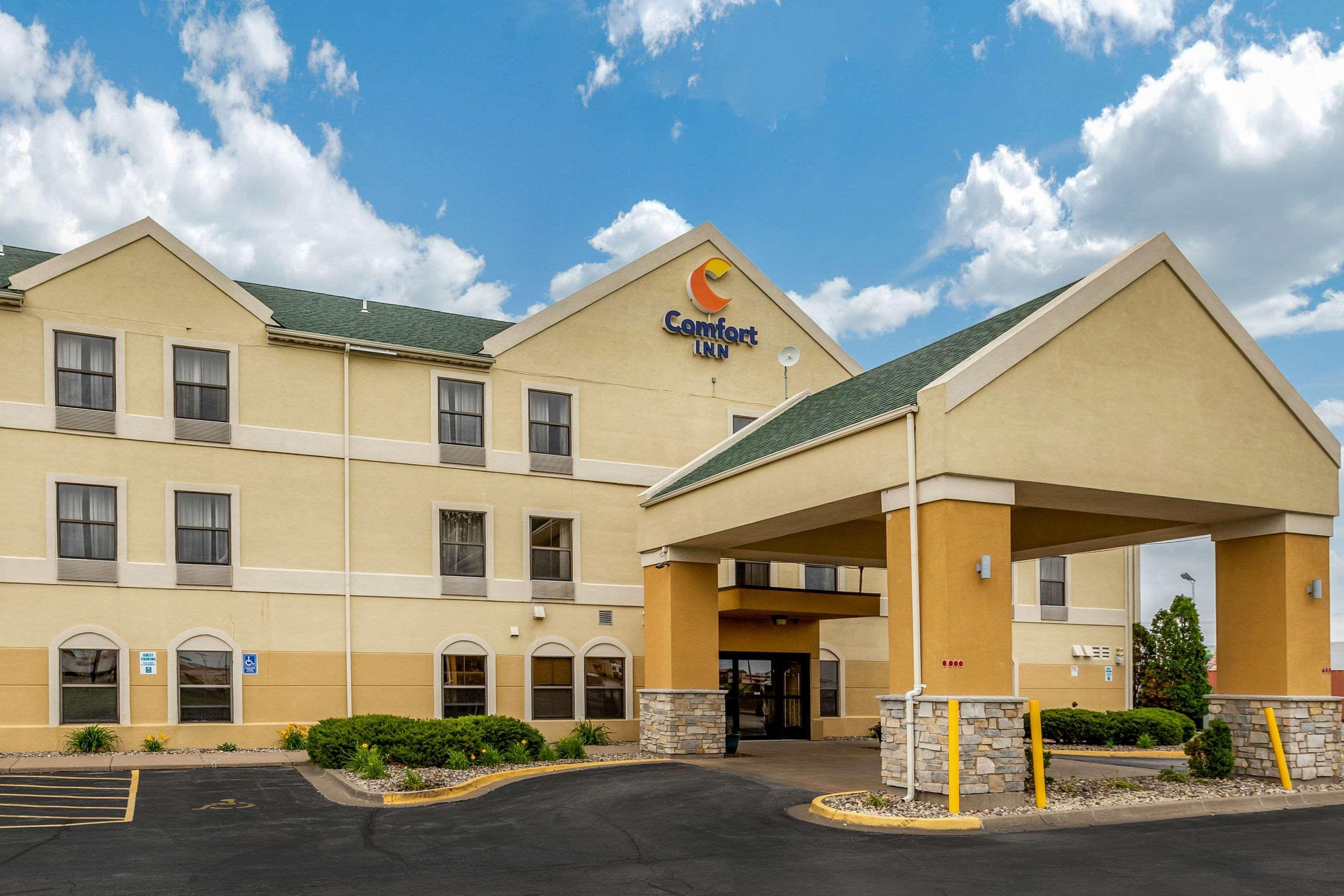 Comfort Inn Walcott Near Davenport Exterior photo