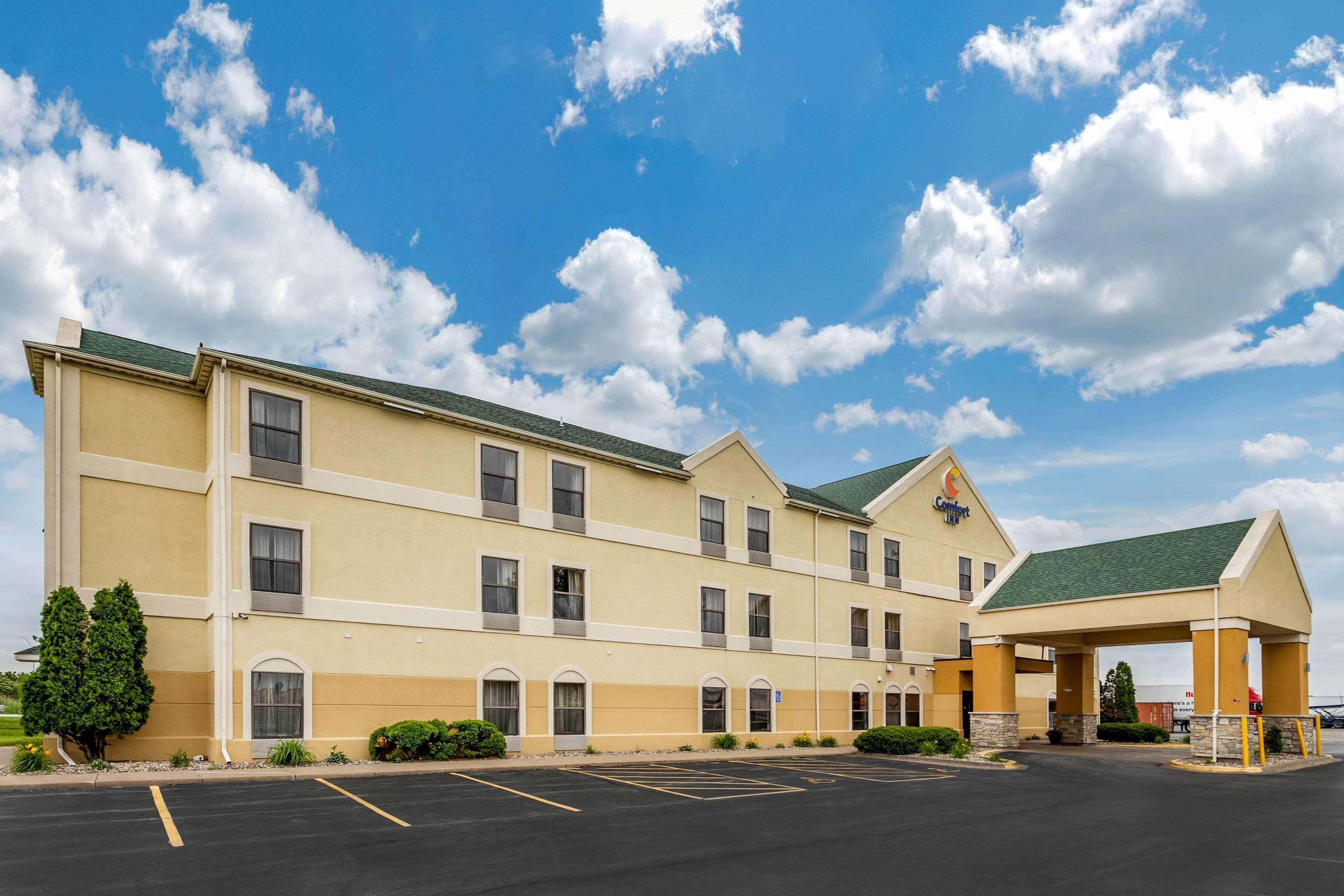 Comfort Inn Walcott Near Davenport Exterior photo
