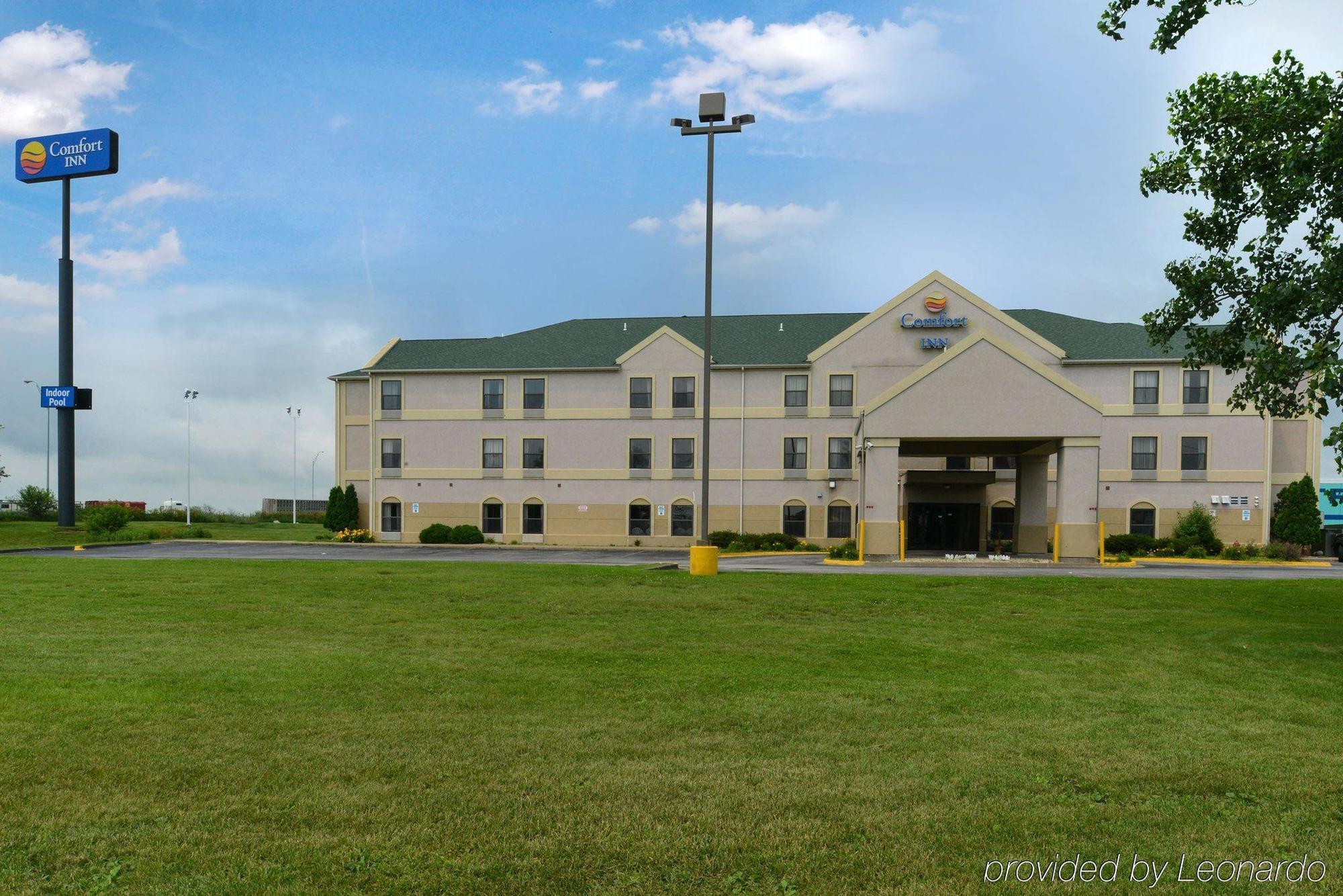 Comfort Inn Walcott Near Davenport Exterior photo
